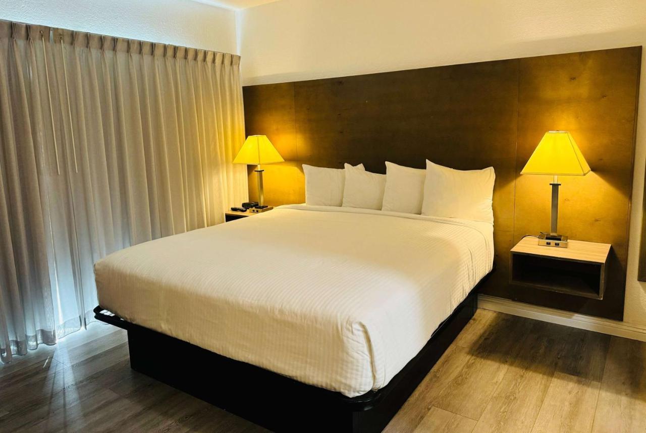 King Room with Harbor View - Non-Smoking